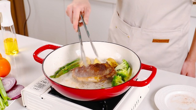 Amazon.com: Enameled Cast Iron Dutch Oven Pot with Lid - Dutch
